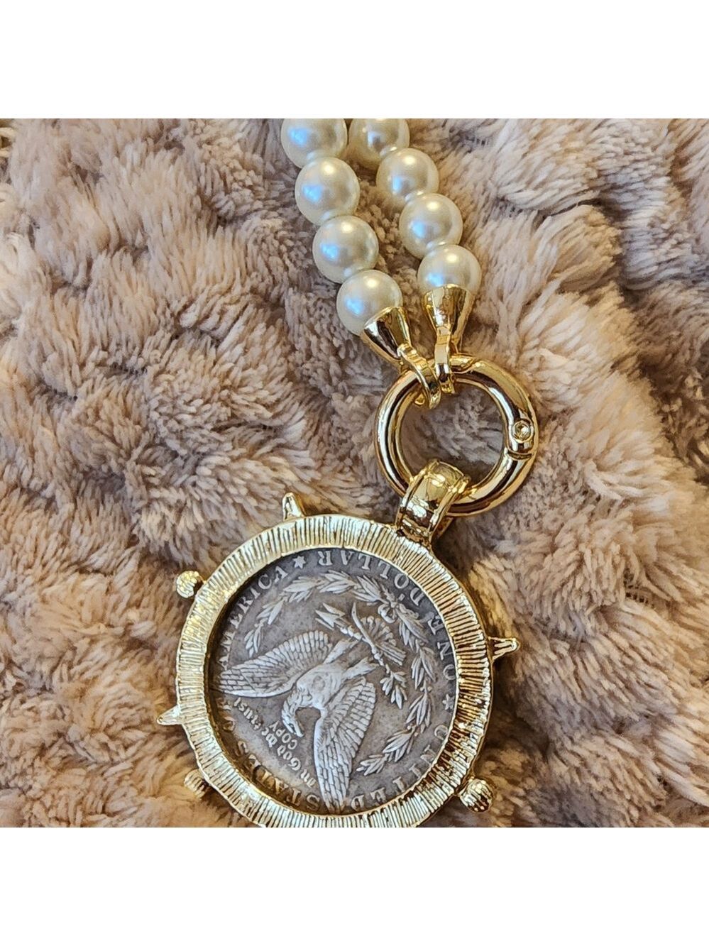 5 Star Pearl and Gold Elegant Pendant Necklace - Picture 5 of 6